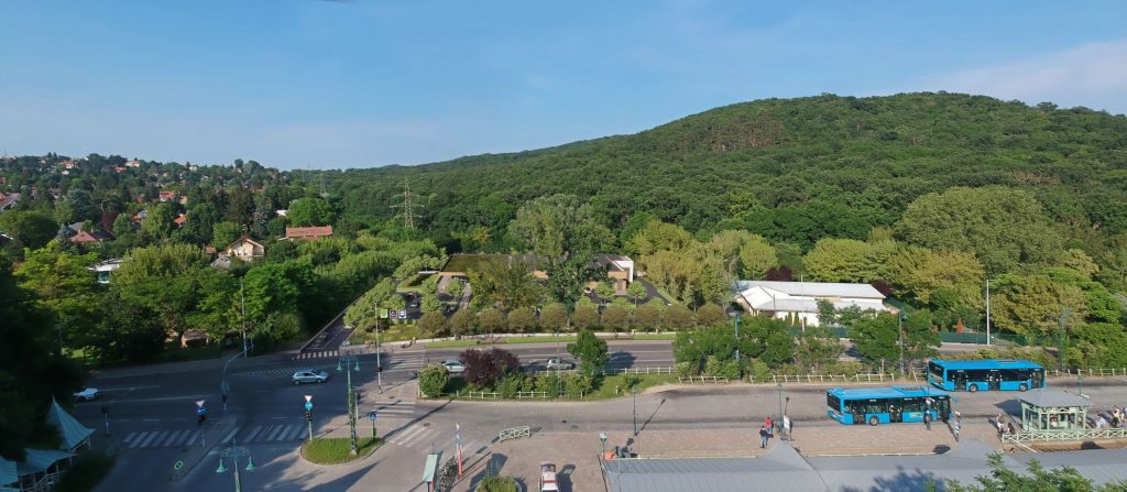 új parkoló a HÜVI-nél